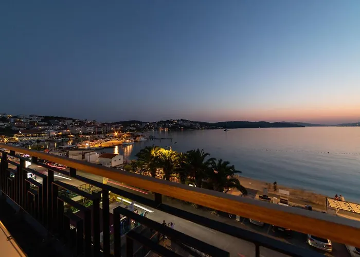 Vagabundo Beachfront Penthouse - Private Jacuzzi & Sunset Views Apartmán *