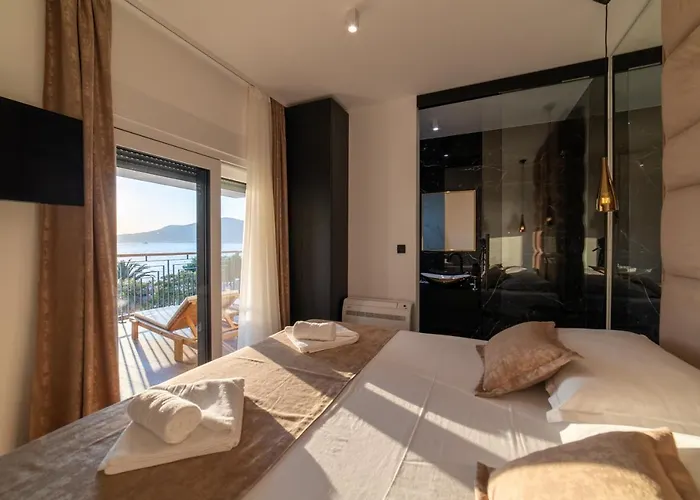 Vagabundo Beachfront Penthouse - Private Jacuzzi & Sunset Views