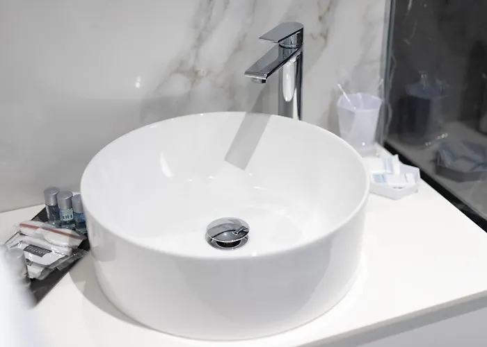 Vagabundo Beachfront Penthouse - Private Jacuzzi & Sunset Views *