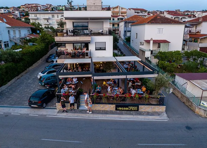 Apartment Vagabundo Beachfront Penthouse - Private Jacuzzi & Sunset Views Trogir