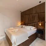 Vagabundo Beachfront Penthouse - Private Jacuzzi & Sunset Views Apartman
