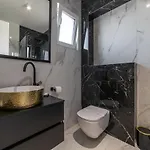 Vagabundo Beachfront Penthouse - Private Jacuzzi & Sunset Views Apartman *