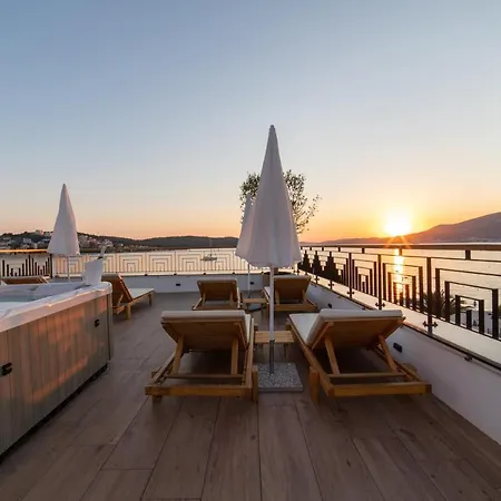 Vagabundo Beachfront Penthouse - Private Jacuzzi & Sunset Views Appartement *