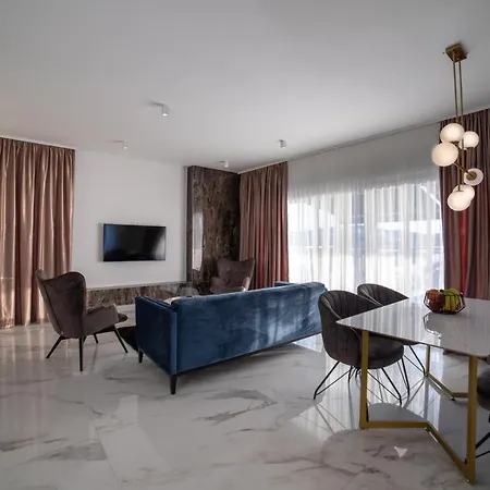 Vagabundo Beachfront Penthouse - Private Jacuzzi&sunset Views * Trogir