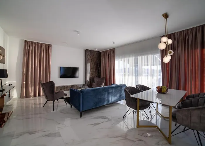 Vagabundo Beachfront Penthouse - Private Jacuzzi & Sunset Views * Trogir