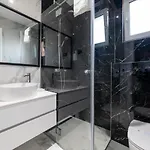 Vagabundo Beachfront Penthouse - Private Jacuzzi & Sunset Views Trogir
