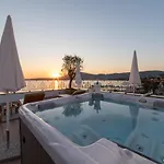 Vagabundo Beachfront Penthouse - Private Jacuzzi & Sunset Views Trogir