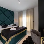 Vagabundo Beachfront Penthouse - Private Jacuzzi & Sunset Views Apartment