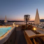 Apartment Vagabundo Beachfront Penthouse - Private Jacuzzi & Sunset Views Trogir