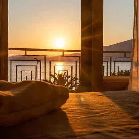 Apartment Vagabundo Beachfront Penthouse - Private Jacuzzi & Sunset Views *