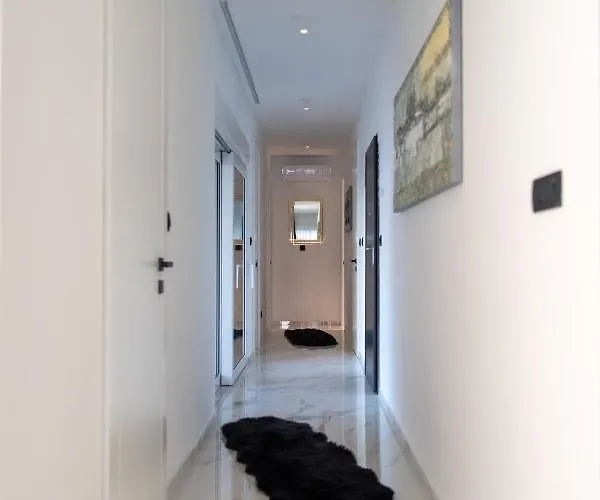 Vagabundo Beachfront Penthouse - Private Jacuzzi & Sunset Views *