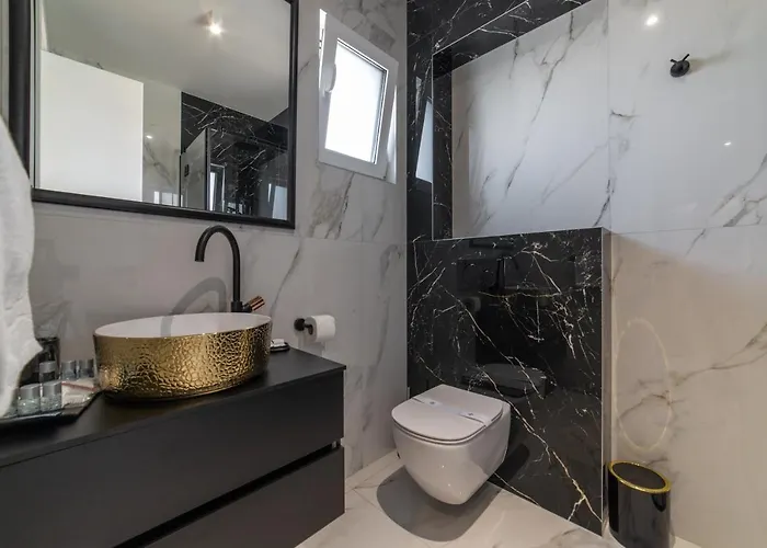 Vagabundo Beachfront Penthouse - Private Jacuzzi & Sunset Views Διαμέρισμα *