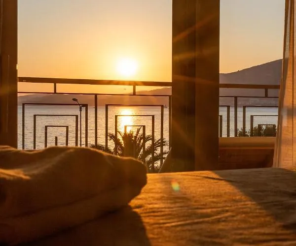 Διαμέρισμα Vagabundo Beachfront Penthouse - Private Jacuzzi & Sunset Views *