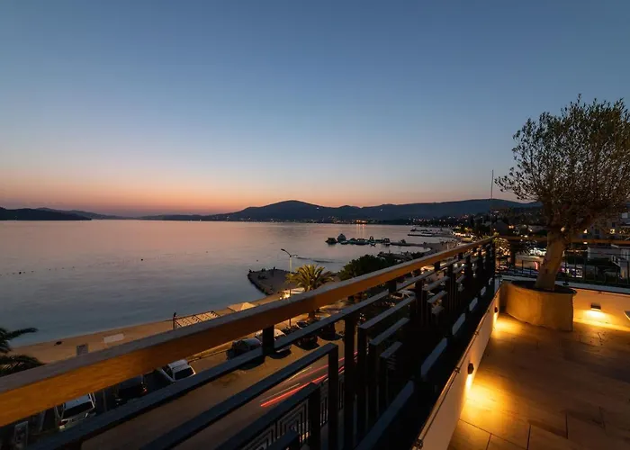 Vagabundo Beachfront Penthouse - Private Jacuzzi & Sunset Views * Τρογκίρ