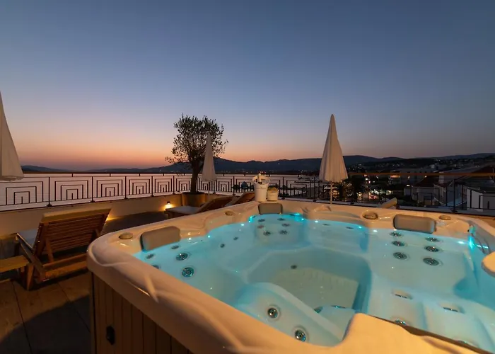 Διαμέρισμα Vagabundo Beachfront Penthouse - Private Jacuzzi & Sunset Views *